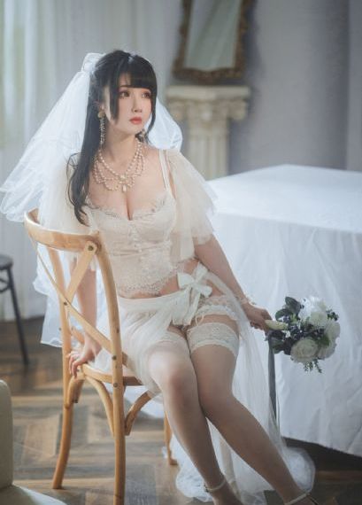 日本电影善良的小姨子_十万网红美女美酱